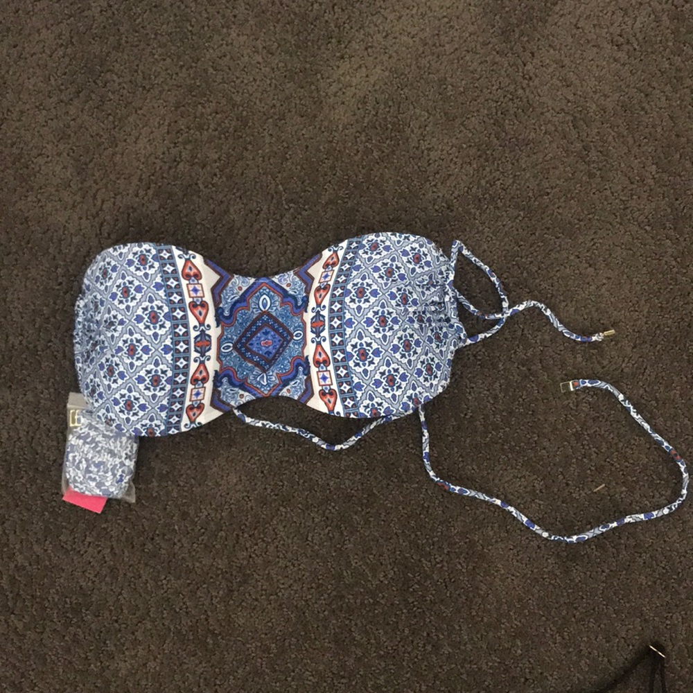 Strapless, patterned, bathing suit top.